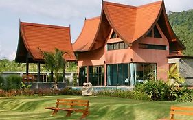 Tha Lane Bay Villas